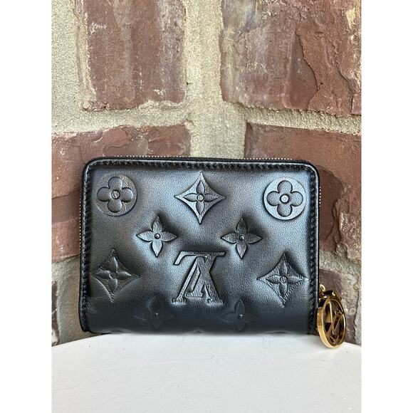 Louis Vuitton Coussin Lou Wallet Monogram Embossed Lambskin 54123 - Picture 3 of 9